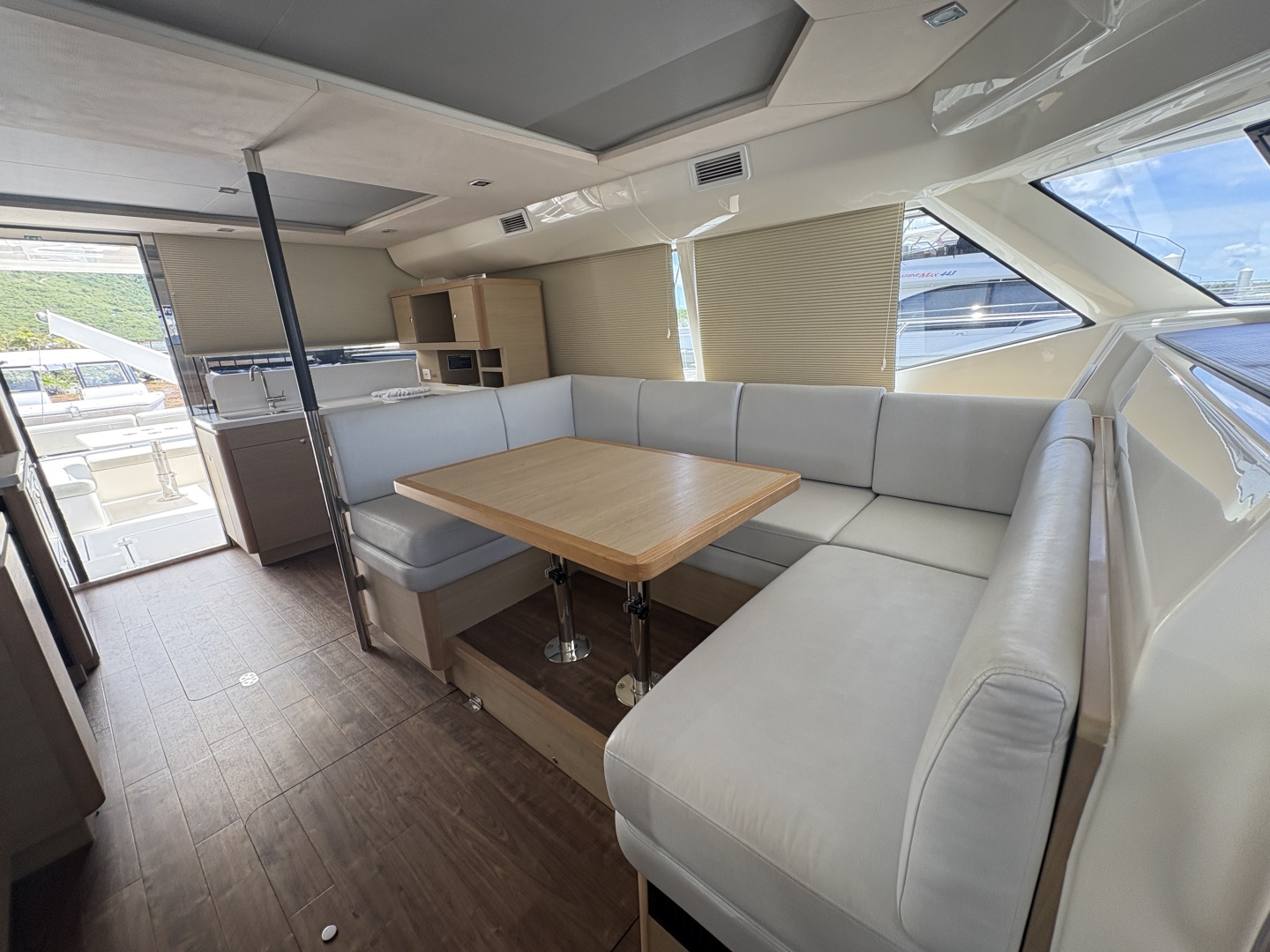 2022 Aquila 44