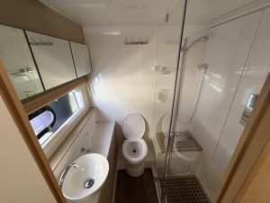 bath, Aquila 44, power catamaran for sale