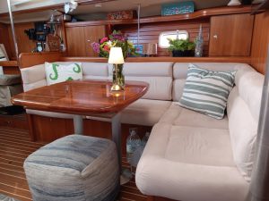 salon, Hunter 45, sailboat for sale