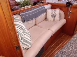 salon, Hunter 45, sailboat for sale