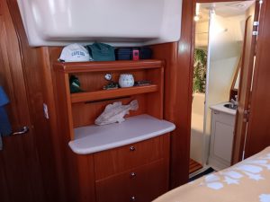 bed, Hunter 45, sailboat for sale