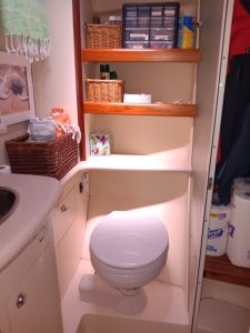 bath, Hunter 45, sailboat for sale