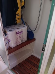 bath, Hunter 45, sailboat for sale
