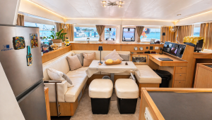 salon, Lagoon 400, catamaran for sale