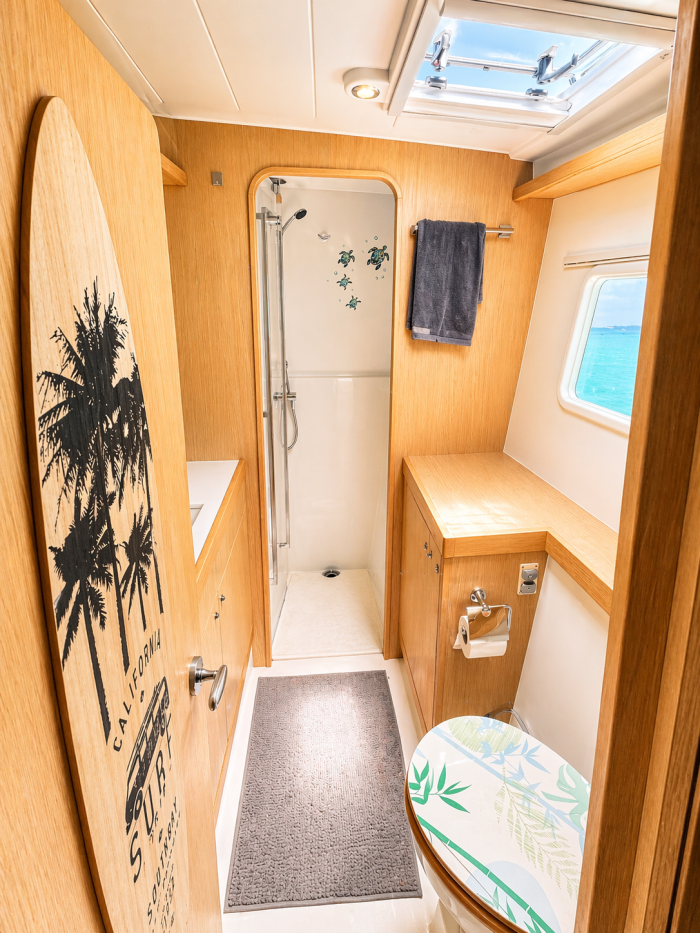 bath, Lagoon 400, catamaran for sale
