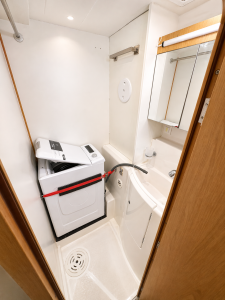 bath, Lagoon 400, catamaran for sale