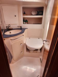 bath, Bavaria 44, sailboat for sale