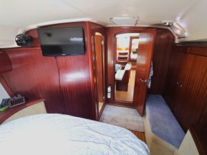 bed, Bavaria 44, sailboat for sale