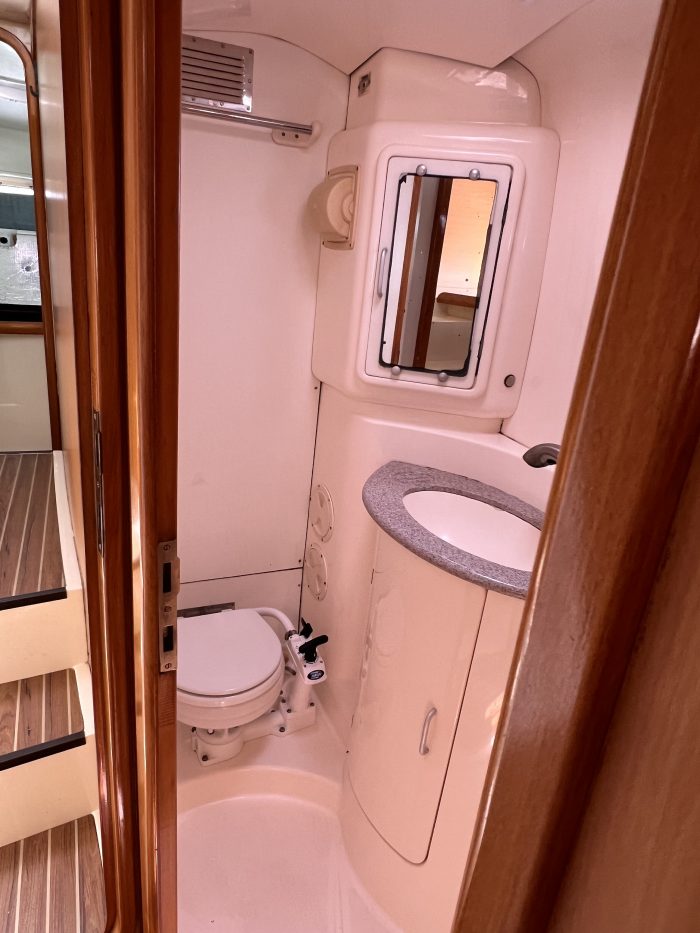 bath, Leopard 42, catamaran for sale