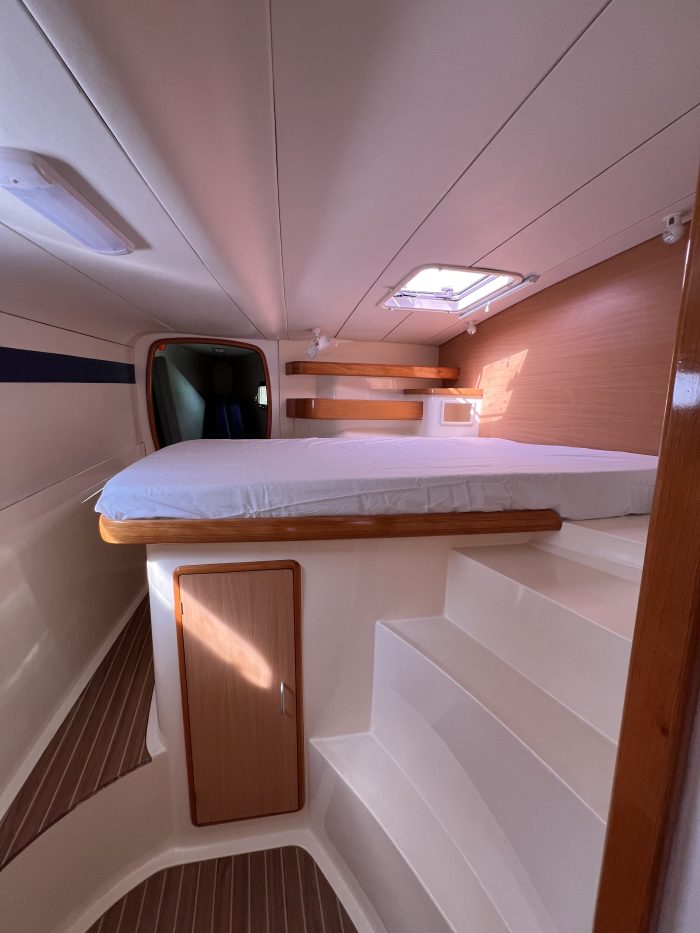 bed, Leopard 42, catamaran for sale