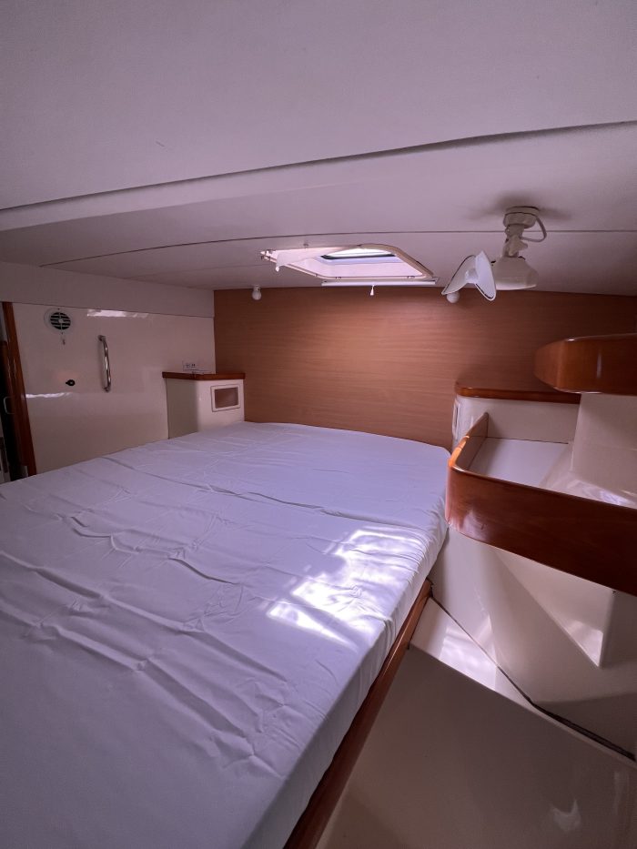 bed, Leopard 42, catamaran for sale