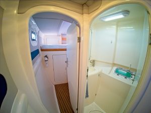 bath, Leopard 38, catamaran for sale