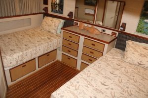 bed, Bertram 42, trawler for sale