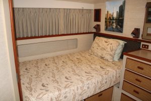 bed, Bertram 42, trawler for sale