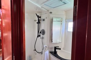 bath, Leopard 46, catamaran for sale