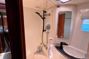 bath, Leopard 46, catamaran for sale