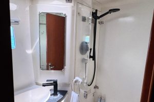 bath, Leopard 46, catamaran for sale