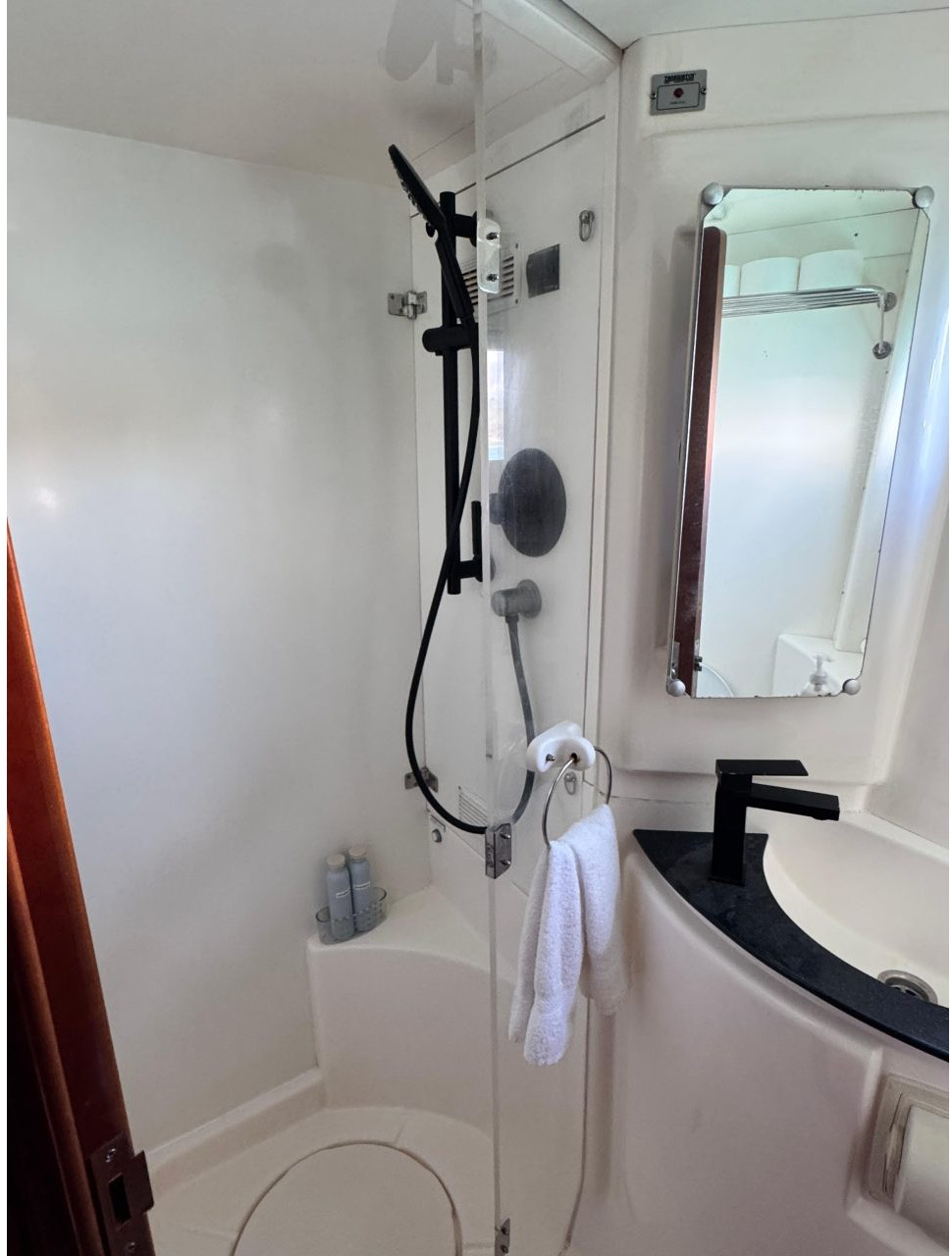 bath, Leopard 46, catamaran for sale