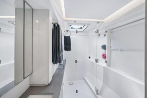 bath, Leopard 45, catamaran for sale