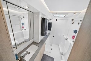 bath, Leopard 45, catamaran for sale