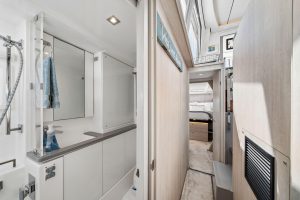 bath, Leopard 45, catamaran for sale