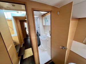 bath, Lagoon 420, catamaran for sale