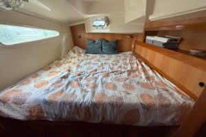 bed, Dolphin 460, catamaran for sale