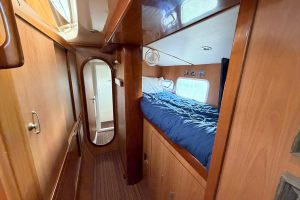 bed, Dolphin 460, catamaran for sale