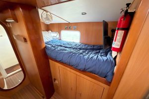 bed, Dolphin 460, catamaran for sale