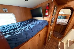 bed, Dolphin 460, catamaran for sale