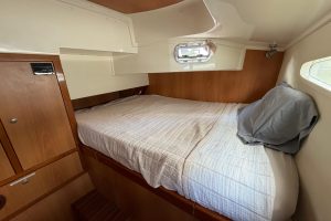 bed, Dolphin 460, catamaran for sale