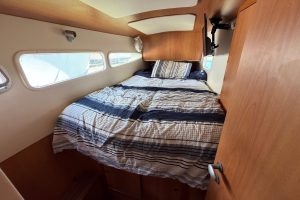 bed, Dolphin 460, catamaran for sale