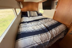 bed, Dolphin 460, catamaran for sale