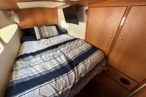 bed, Dolphin 460, catamaran for sale