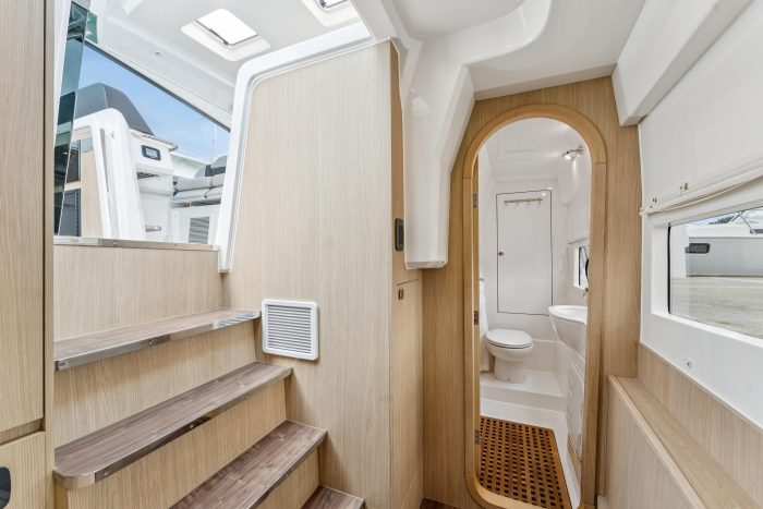 bath, Aquila 36 Sport, power catamaran for sale