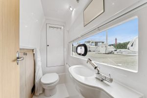 bath, Aquila 36 Sport, power catamaran for sale