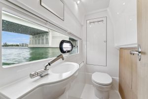 bath, Aquila 36 Sport, power catamaran for sale