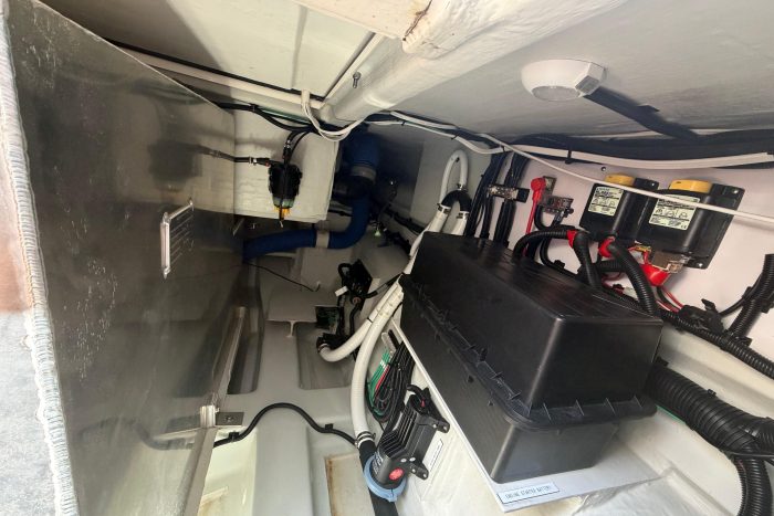 mechanical, Aquila 36 Sport, power catamaran for sale