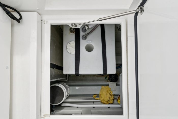 bath, Aquila 36 Sport, power catamaran for sale