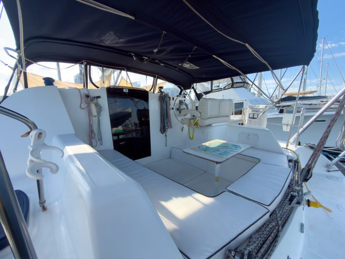 cockpit, Endeavour 35 Victory, catamaran for sale