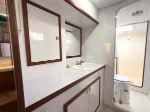 bath, Endeavour 35 Victory, catamaran for sale