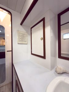 bath, Endeavour 35 Victory, catamaran for sale