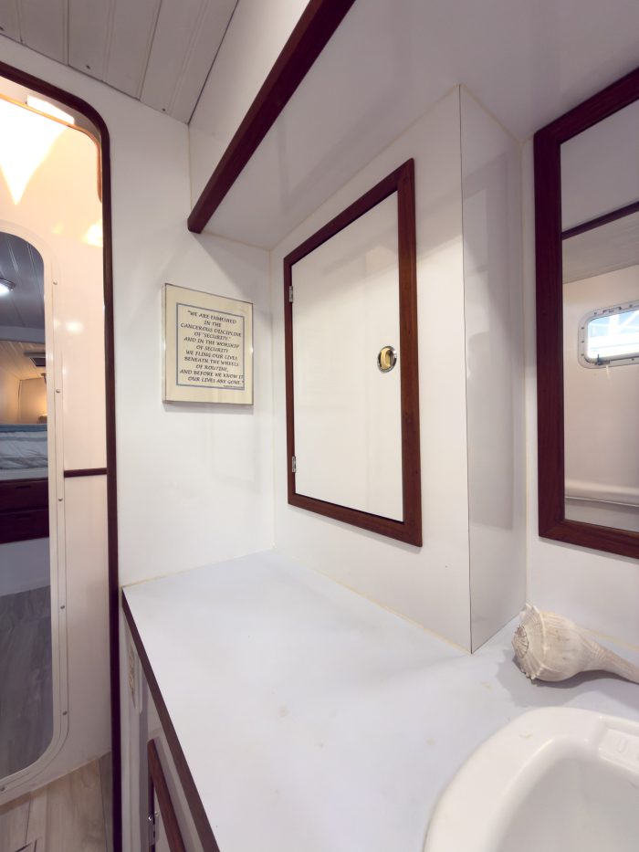 bath, Endeavour 35 Victory, catamaran for sale