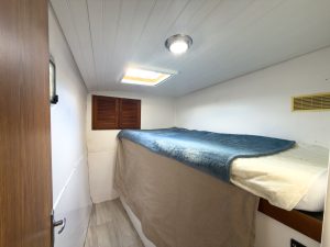 bed, Endeavour 35 Victory, catamaran for sale