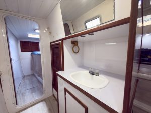interior, Endeavour 35 Victory, catamaran for sale