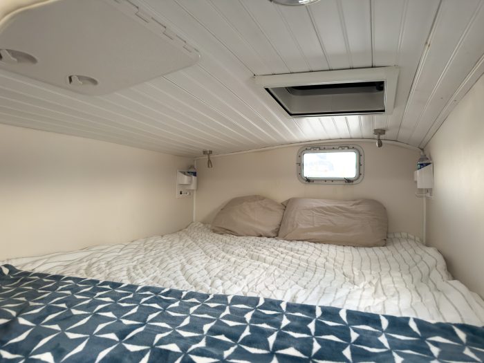 bed, Endeavour 35 Victory, catamaran for sale
