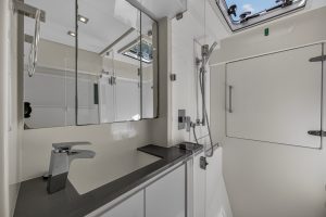 bath, Leopard 40, catamaran for sale