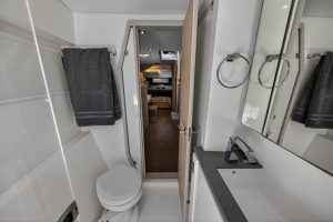 bath, Leopard 40, catamaran for sale