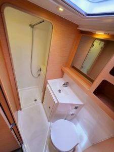 bath, Lagoon 42, catamaran for sale