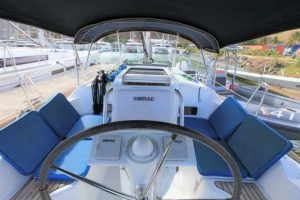 helm, Beneteau 31 Oceanis, sailboat for sale